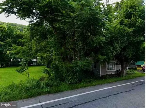 1029 Portersville Rd, Ellwood City, PA 16117