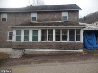 110 Falls St, Rock Glen, PA 18246