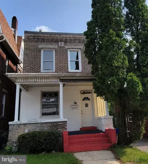 332 E Diamond Ave, Hazleton, PA 18201 photo 2