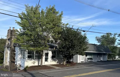 5 N Pioneer Ave, Shavertown, PA 18708