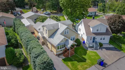 982 E Chestnut St, Hazle Township, PA 18201