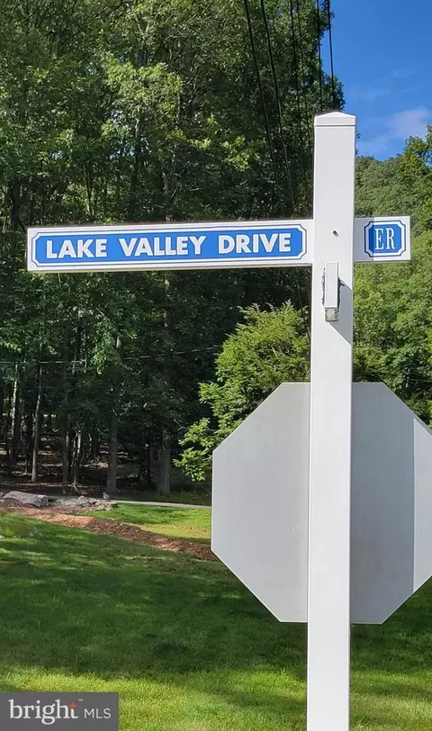 31 Lake Valley Drive, Hazleton, PA 18202