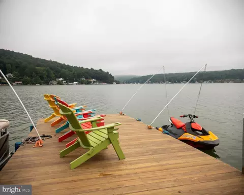 64 Grandview Ave, Harveys Lake, PA 18618