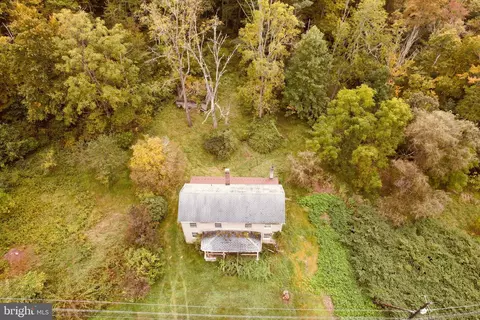 956 Rock Glen Rd, Sugarloaf, PA 18249