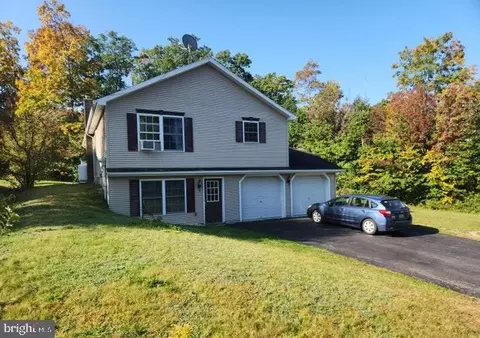 55 Moutnain Rd, Mountain Top, PA 18707