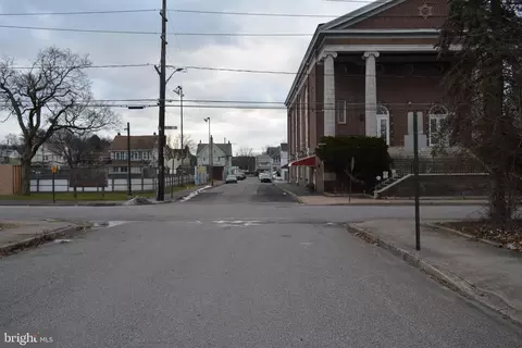 48 E Oak St, Hazleton, PA 18201 photo 3
