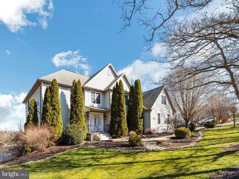 202 E County Rd, Sugarloaf, PA 18249