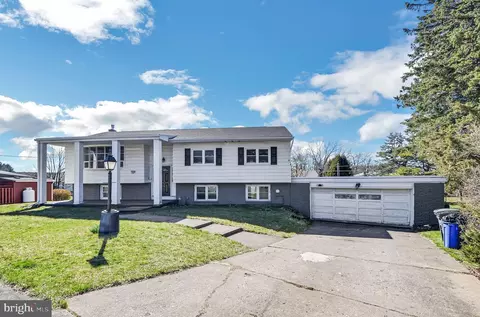 334 Candlewood Cir, Hazleton, PA 18201