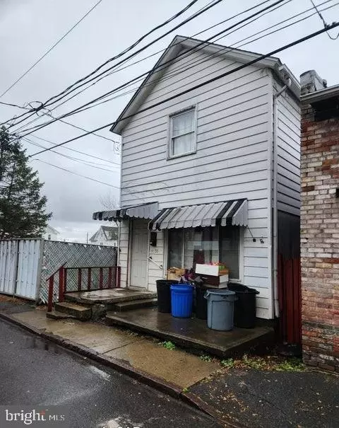 55 Wayne Ln, Wilkes Barre, PA 18702