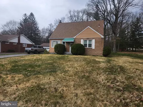 24 S Hollywood Blvd, Hazleton, PA 18202