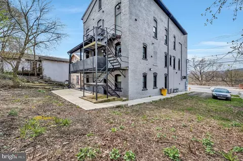 183 N Main St, Pittston, PA 18640