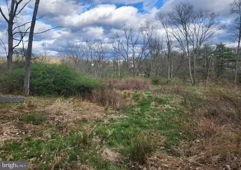 5 E County Rd, Wapwallopen, PA 18660