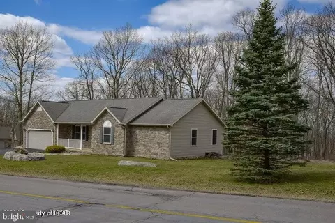 407 Turnberry Ln, Hazle Township, PA 18202