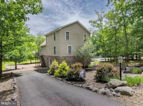 258 W Lake Valley Dr, Hazle Township, PA 18202