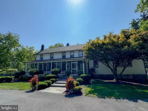 39 Mountain Rd, Sugarloaf, PA 18249
