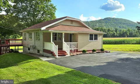 142 W County Rd, Sugarloaf, PA 18249