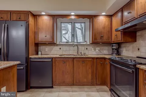 Kitchen - 4 Hunter Rd, Hazleton, PA 18201 photo 1 of 6