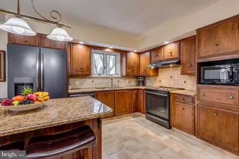 Kitchen - 4 Hunter Rd, Hazleton, PA 18201 photo 3 of 6