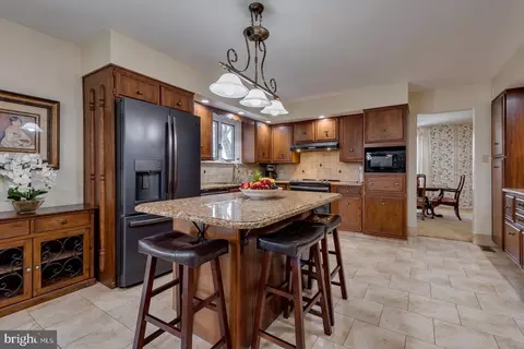 Kitchen - 4 Hunter Rd, Hazleton, PA 18201 photo 2 of 6