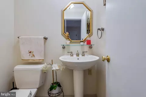 Bath - 4 Hunter Rd, Hazleton, PA 18201 photo 1 of 4