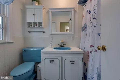 Bath - 4 Hunter Rd, Hazleton, PA 18201 photo 4 of 4
