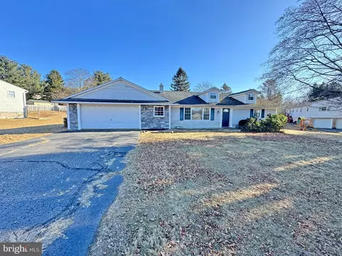 50 Red Maple Ave, Mountain Top, PA 18707