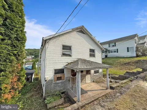 71 W Enterprise St, Glen Lyon, PA 18617