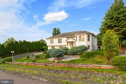 25 Makara Dr, Drums, PA 18222