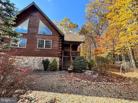 100 Glen Eagles Dr, Hazleton, PA 18202