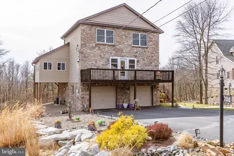 208 Pine Valley Ln, Hazle Township, PA 18202