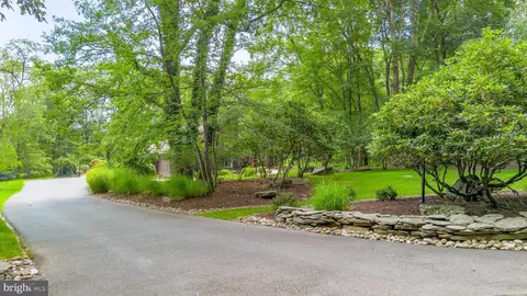 280 Oldfield Rd, Shavertown, PA 18708 photo 3