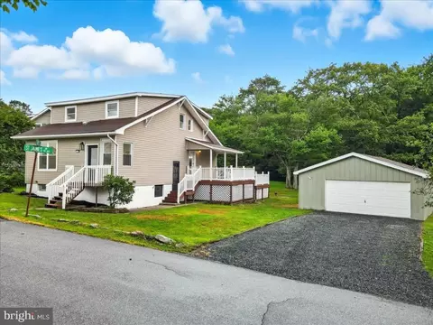 115 Saint Marys Dr, Freeland, PA 18224