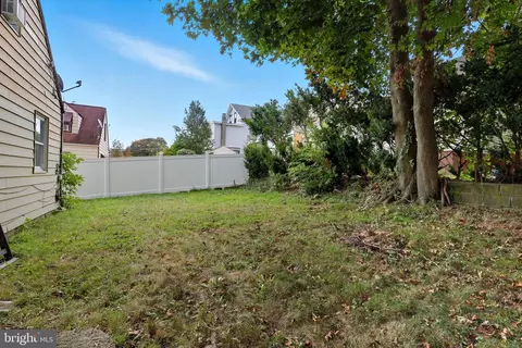 Exterior - 436 E Chestnut St, Hazleton, PA 18201 photo 5 of 6