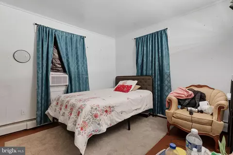 Bedroom - 436 E Chestnut St, Hazleton, PA 18201 photo 3 of 6
