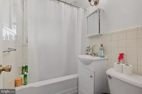 Bath - 436 E Chestnut St, Hazleton, PA 18201 photo 1 of 1