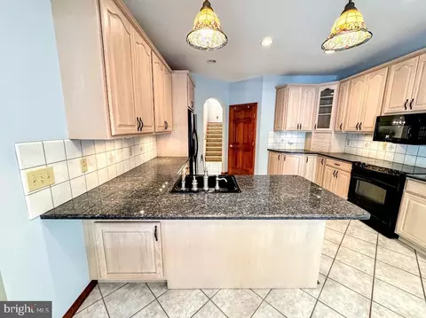 Kitchen - 113 Silver Cloud Ln, Hazleton, PA 18202 photo 2 of 4