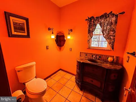 Bath - 113 Silver Cloud Ln, Hazleton, PA 18202 photo 1 of 3