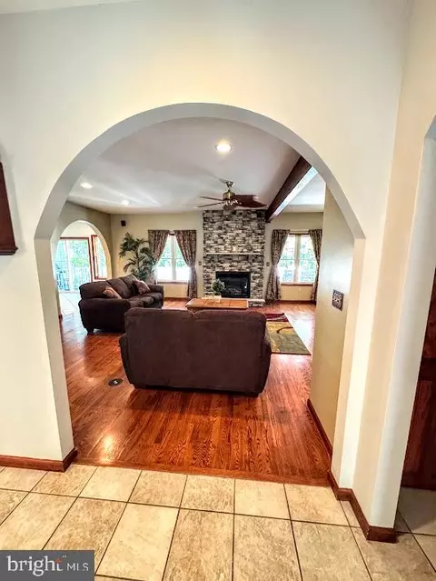 Entry Way - 113 Silver Cloud Ln, Hazleton, PA 18202 photo 4 of 5