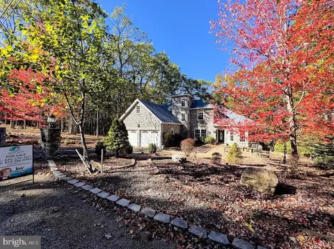 113 Silver Cloud Ln, Hazleton, PA 18202