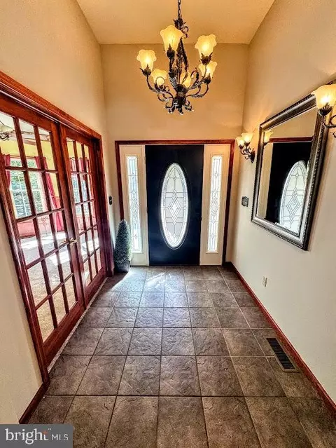Entry Way - 113 Silver Cloud Ln, Hazleton, PA 18202 photo 1 of 5