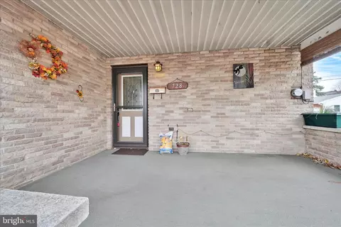 Exterior - 728 E 3rd St, Hazleton, PA 18201 photo 3 of 4