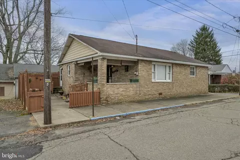 Exterior - 728 E 3rd St, Hazleton, PA 18201 photo 2 of 4
