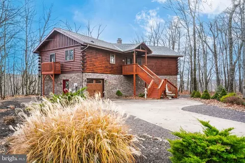 720 Turnberry Ln, Hazleton, PA 18202