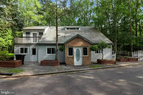 248 W Lake Valley Dr, Hazleton, PA 18202