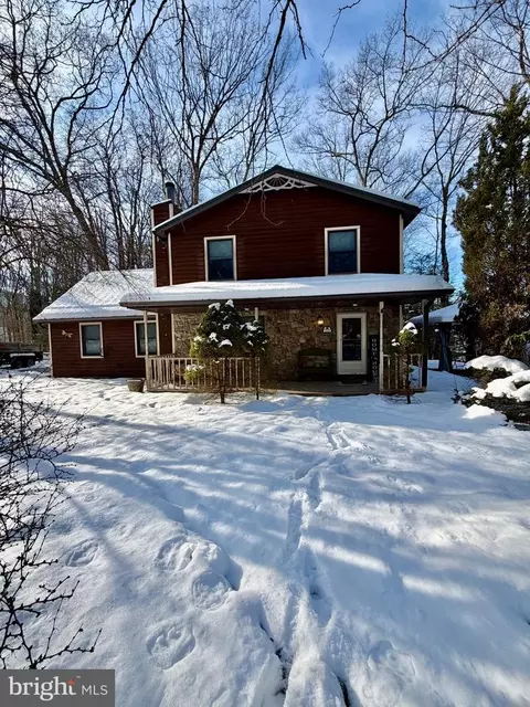 212 Bear Run Dr, Drums, PA 18222