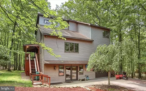 208 Owego Dr, Hazleton, PA 18202