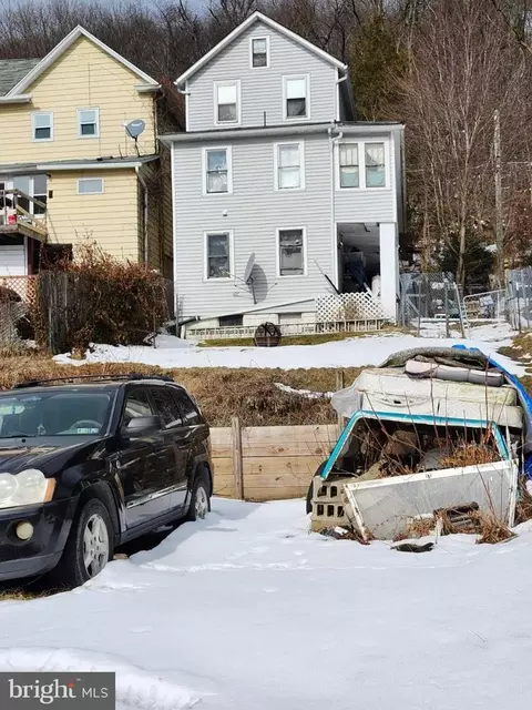 21 Enterprise St, Glen Lyon, PA 18617