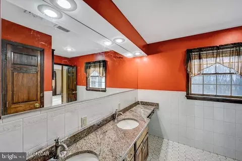 Bath - 1424 E Broad St, Hazleton, PA 18201 photo 3 of 7