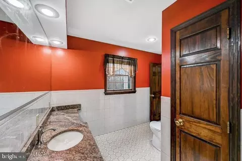 Bath - 1424 E Broad St, Hazleton, PA 18201 photo 4 of 7