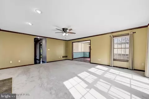 Living - 1424 E Broad St, Hazleton, PA 18201 photo 3 of 7